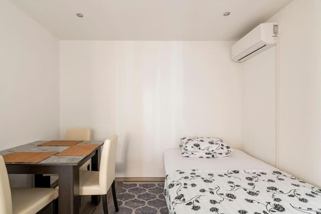Studio Apartment Grgic Шибеник Экстерьер фото