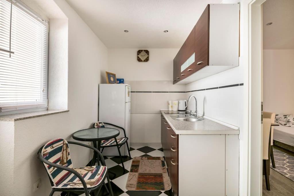 Studio Apartment Grgic Шибеник Экстерьер фото