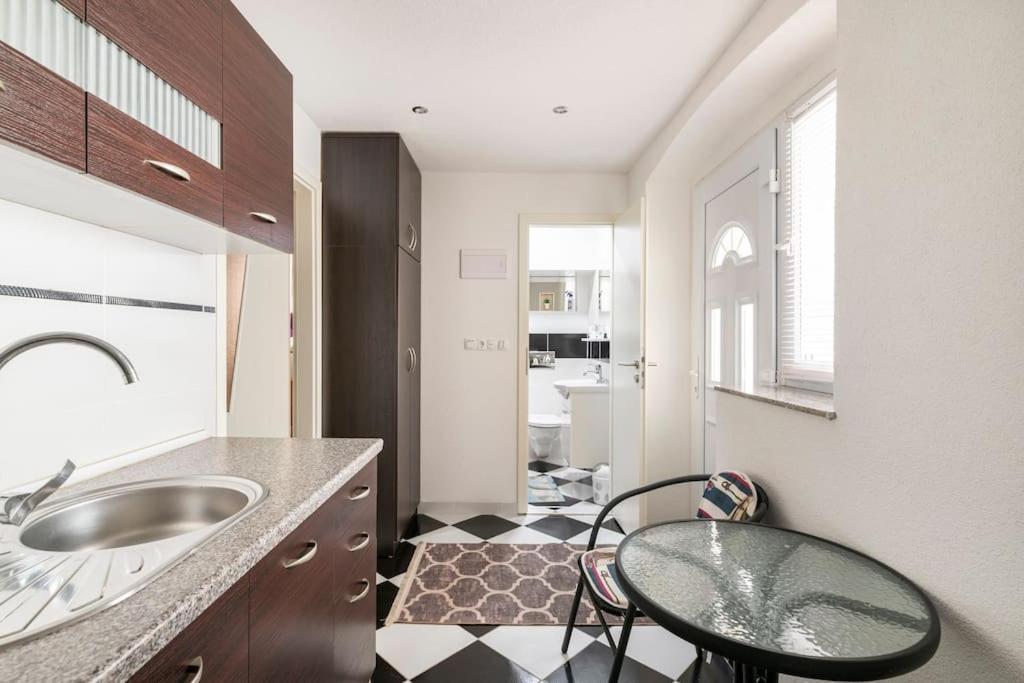 Studio Apartment Grgic Шибеник Экстерьер фото