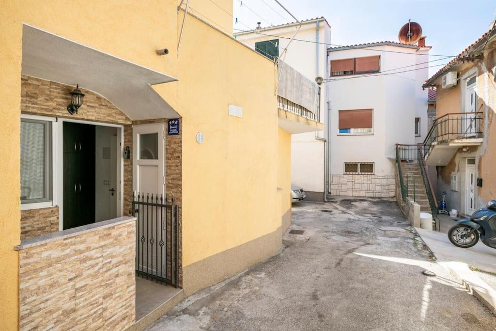 Studio Apartment Grgic Шибеник Экстерьер фото